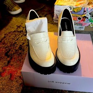Madden Girl Kassidy White Croco NEW size 9 .